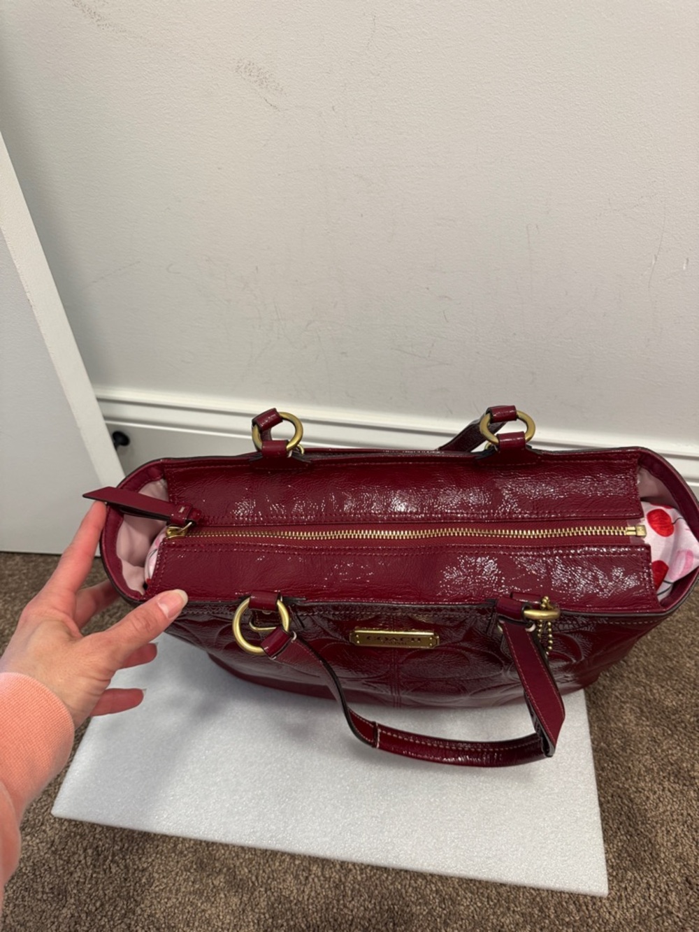 Coach Gallery tote bag in red signature embossed patent leather 2012 F19462 - Picture 11 of 14